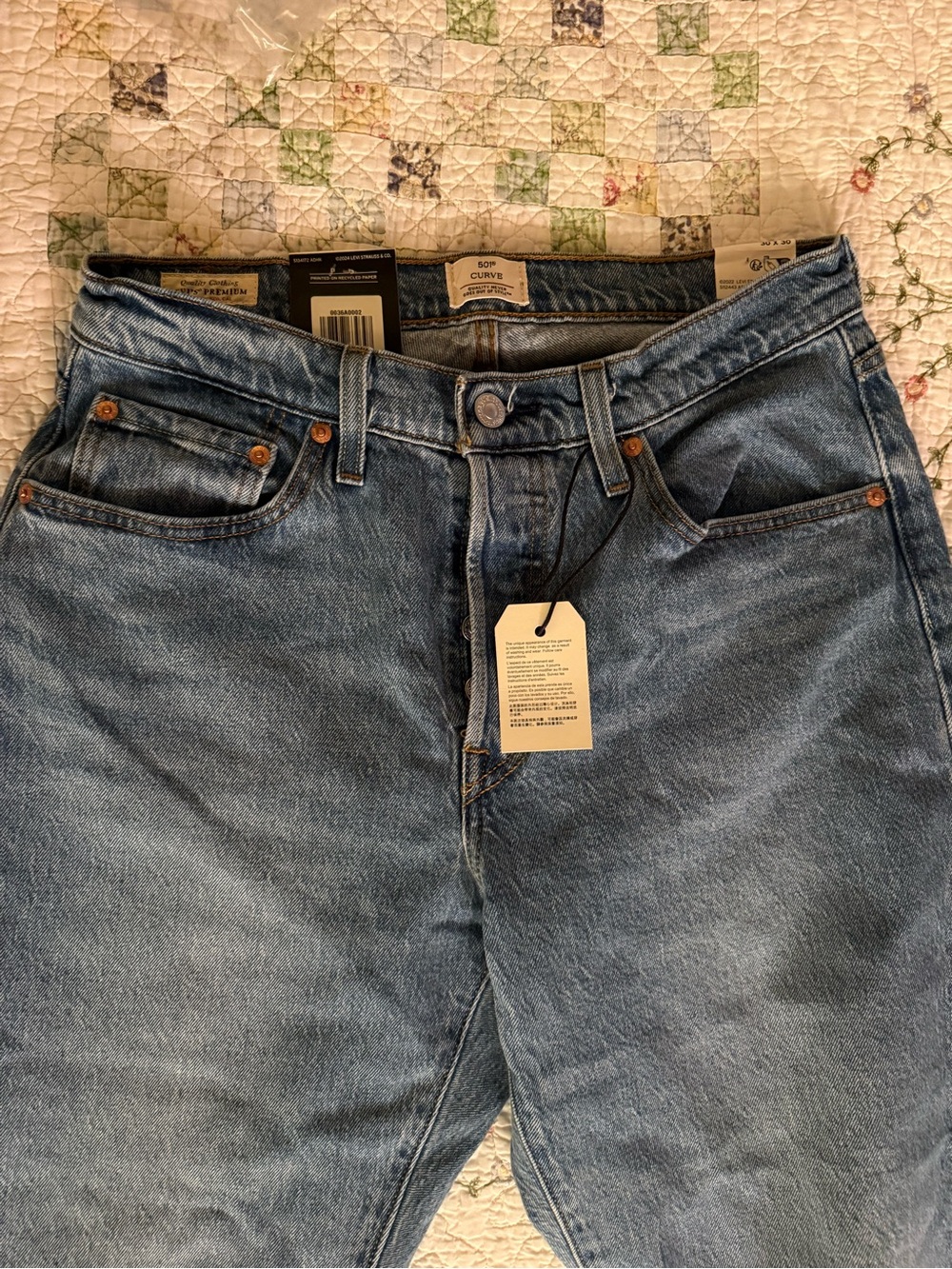 30x30 Levi's Light Blue 501® Curve High-Rise Jeans - Picture 2 of 10